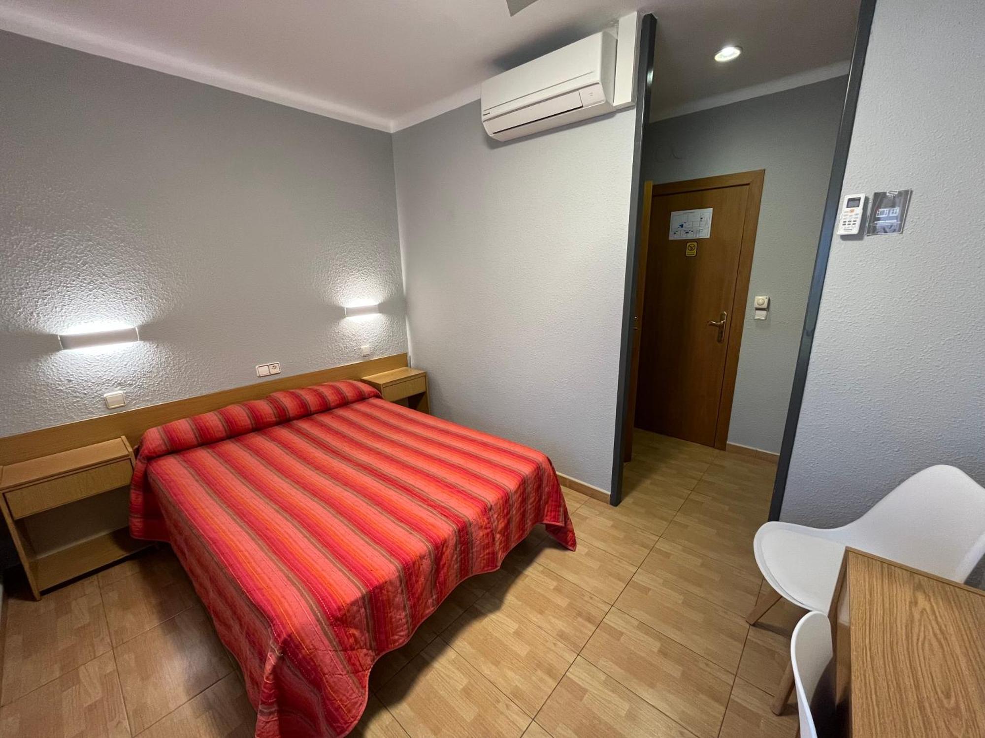 Hostal Tarres Anglés Exterior foto